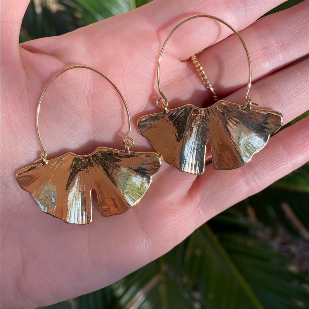 HP!! Gold ginkgo hoop earrings - Picture 3 of 6